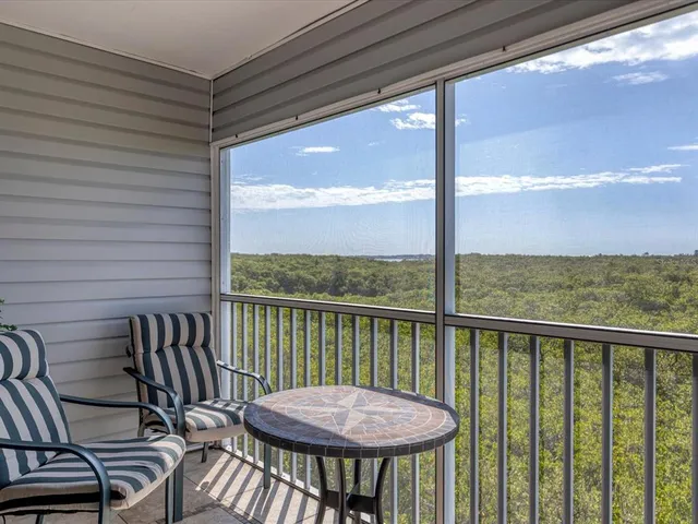 3607 E  Bay Dr #206, Holmes Beach, FL 34217