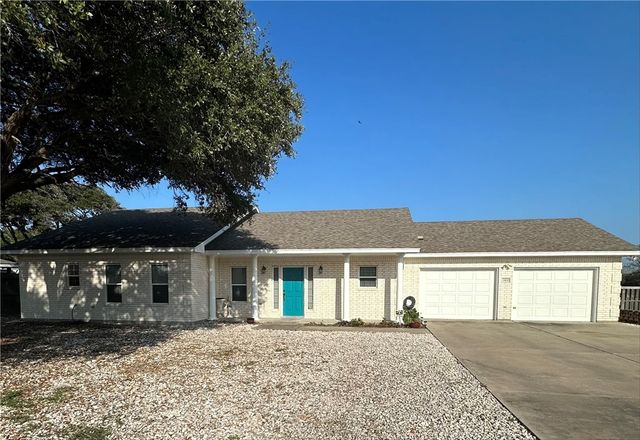 1102 Maple St, Rockport, TX 78382