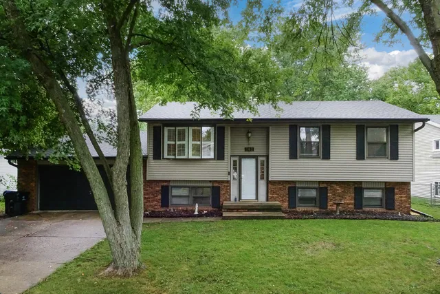103 N  Bayberry Ct, Bloomington, IL 61704