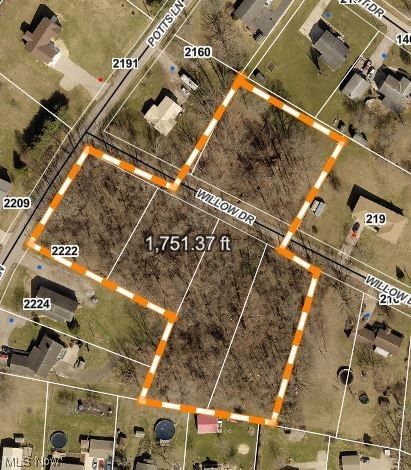 S  Willow Dr, Zanesville, OH 43701