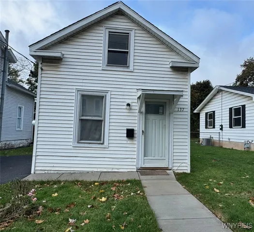 137 Harvey Ave, Lockport, NY 14094