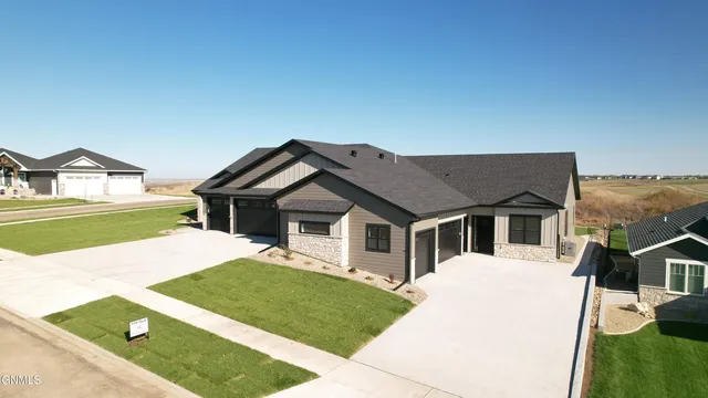 2108 Prairie Hawk Dr, Bismarck, ND 58503