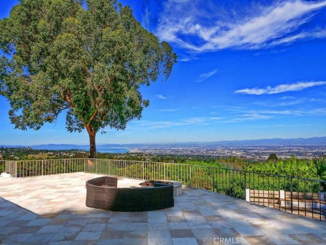 2 Buggy Whip Dr, Rolling Hills, CA 90274