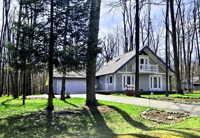 6657 Woodcock Ct, Gaylord, MI 49735