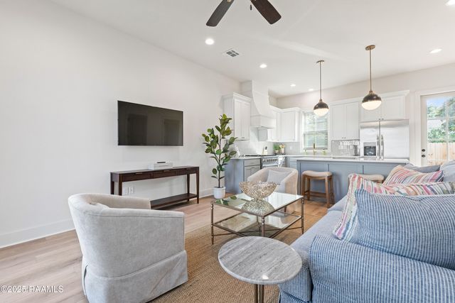 103 Oaks Archway Rd, Lafayette, LA 70508