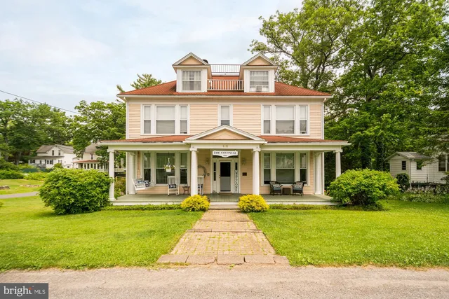 113 G St, Oakland, MD 21550