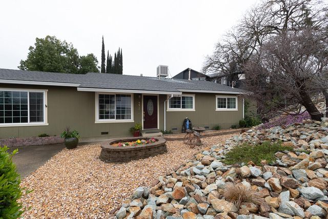 3345 Oakwood Pl, Redding, CA 96001