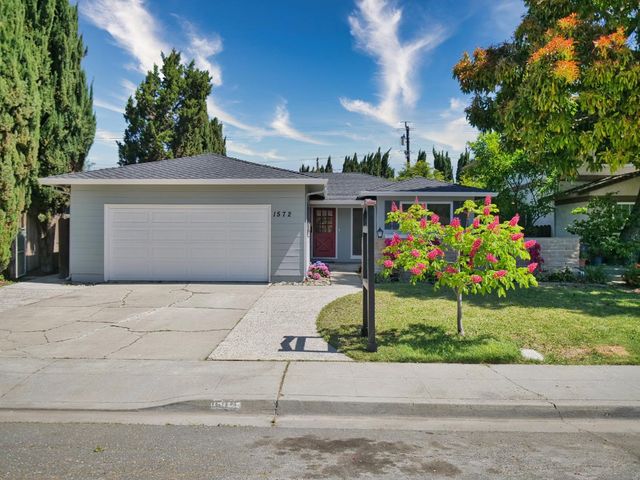 1572 Spring St, Mountain View, CA 94043