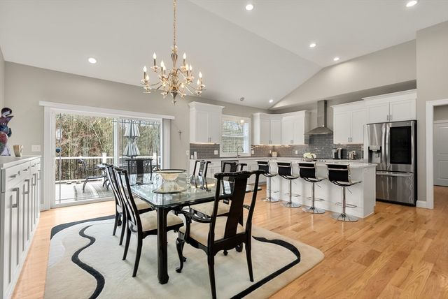 17 Sunny Crest Ln, Belchertown, MA 01007