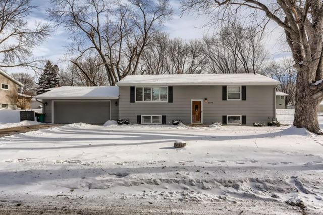 3232 Independence Ave N, New Hope, MN 55427