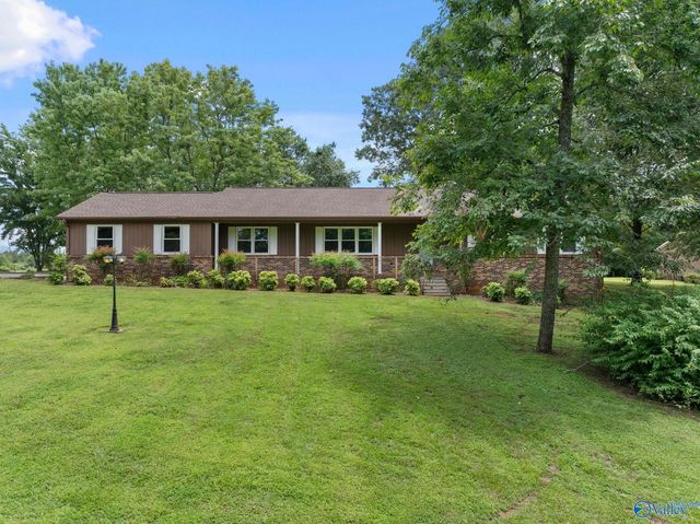 450 Ramblewood Dr, Rogersville, AL 35652