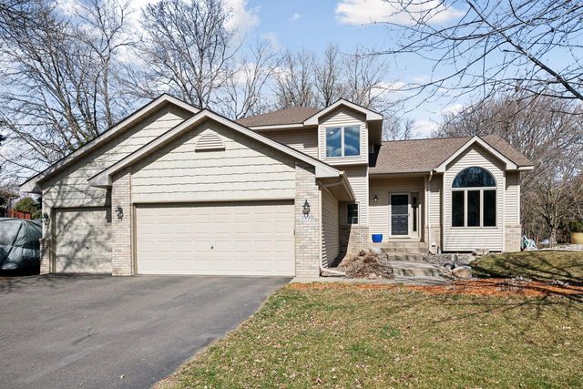 3990 Country Oaks Dr, Excelsior, MN 55331