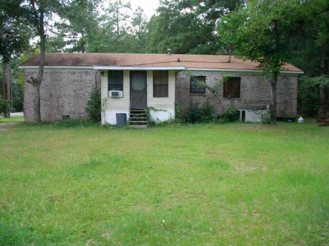 2 Triangle Dr, Wagener, SC 29164
