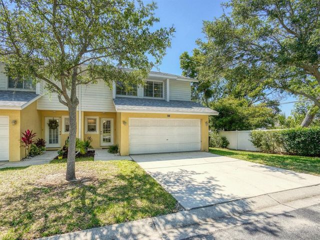 1116 Sunset Point Rd #207, Clearwater, FL 33755