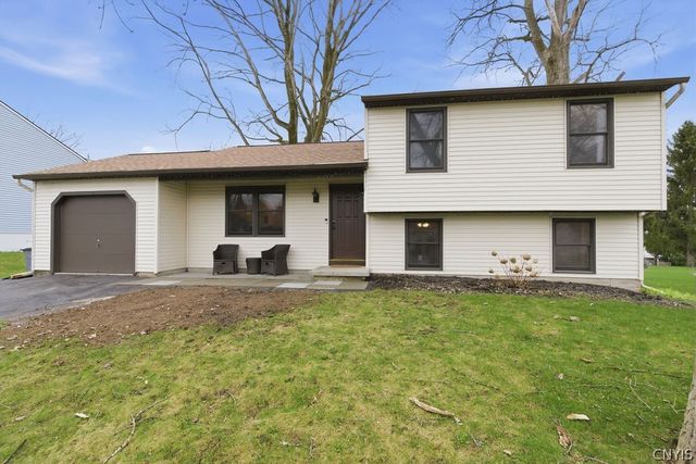 8442 Transit Ln, Baldwinsville, NY 13027