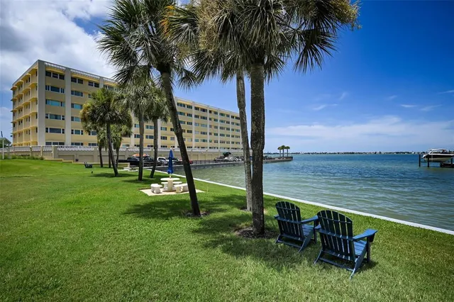 100 Bluff View Dr #211C, Belleair Bluffs, FL 33770