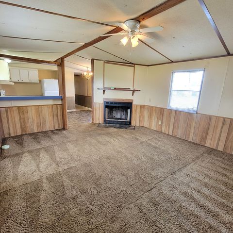 160 Earl Dr, Parkton, NC 28371
