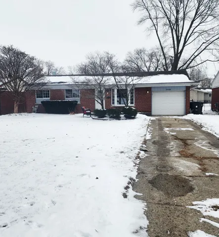 39400 Roslyn Dr, Sterling Heights, MI 48313