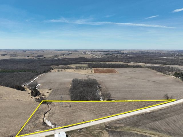 Quasqueton Diagonal Blvd, Independence, IA 50644