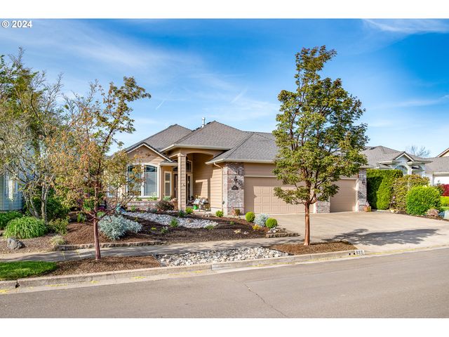 922 Old Orchard Ln, Springfield, OR 97477