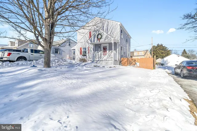 10 Sheridan Ln, Aston, PA 19014