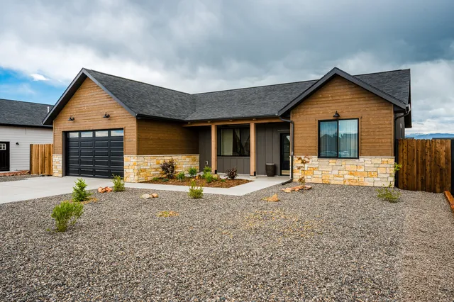 1458 Stoneridge Dr, Ranchester, WY 82839