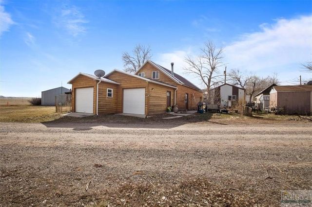 33 3rd St E, Fort Smith, MT 59035
