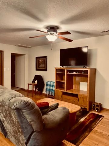 214 1/2 Main St #214-1/2, Wayne, NE 68787