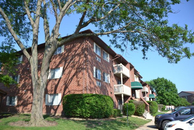 840 N  Lakeside Dr #2A, Vernon Hills, IL 60061