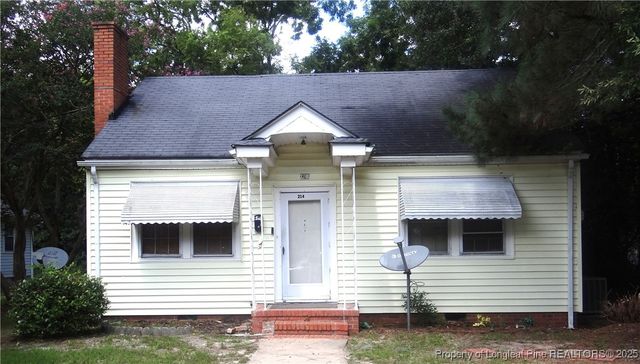 214 S  Windsor Dr, Fayetteville, NC 28301
