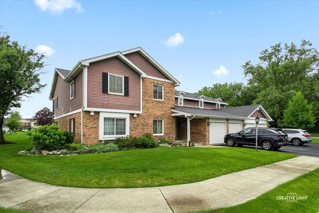 714 Maplewood Ct #2C, Willowbrook, IL 60527