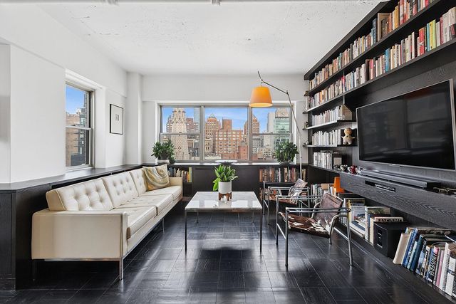 70 E  10th St #17R, New York, NY 10003