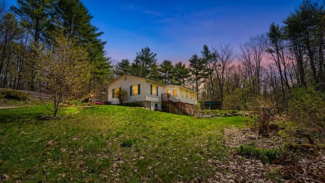 6 Outlaw Ridge Road, Raymond, ME 04071