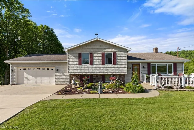 64243 Sand Hill Rd, Bellaire, OH 43906