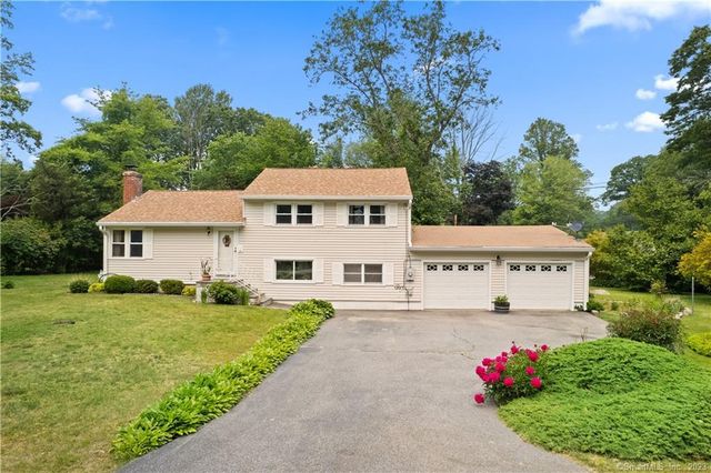 15 Norman Dr, Gales Ferry, CT 06335