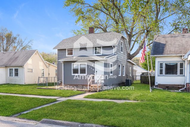 114 15th Ave, East Moline, IL 61244
