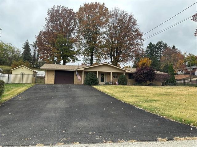 40 Willow Dr, Monessen, PA 15062