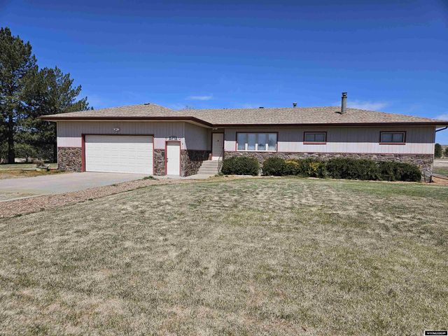 516 Valley View Dr, Torrington, WY 82240