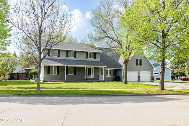 3378 Primrose Ct, Grand Forks, ND 58201