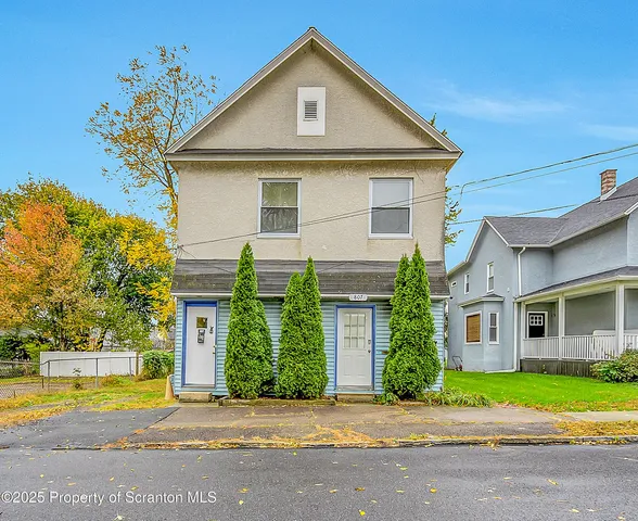807 Columbus Ave, Blakely, PA 18447