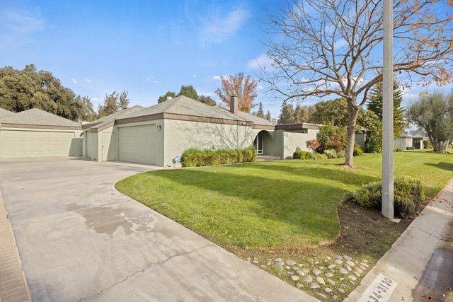 3130 W Border Links Drive, Visalia, CA 93291