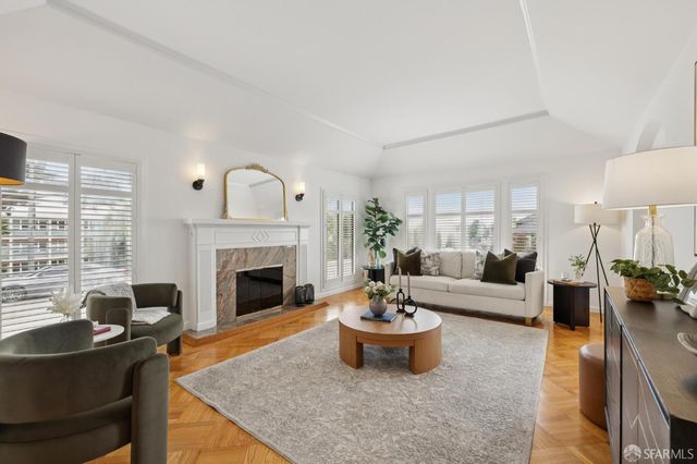 950 Eucalyptus Dr, San Francisco, CA 94132