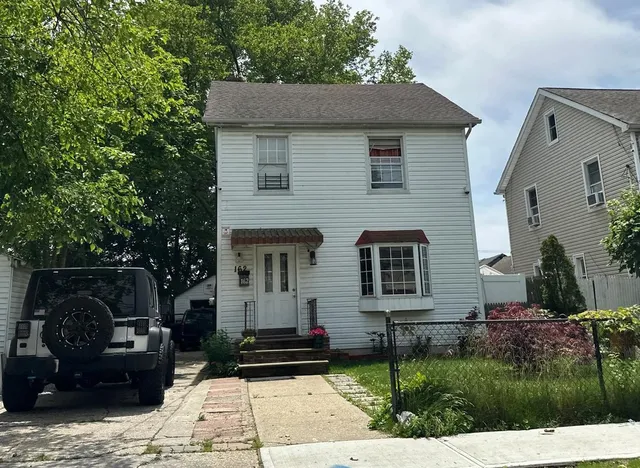 162 Harvard St, Hempstead, NY 11550