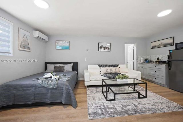 213 Columbus Pkwy #2, Hollywood, FL 33021