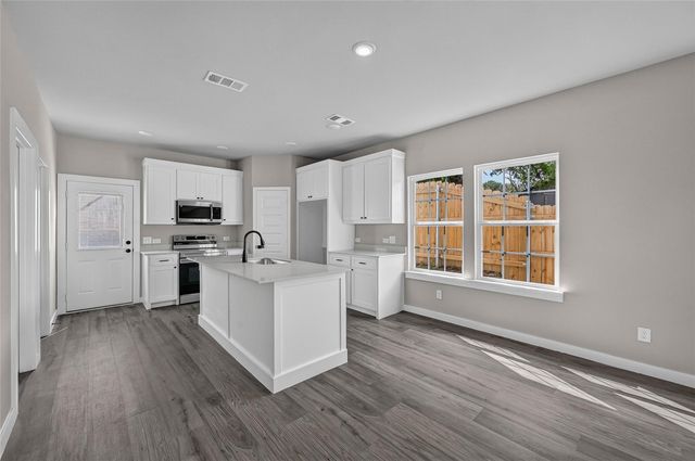 2211 Brookes St, Fort Worth, TX 76105