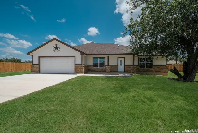 1020 County Road 4516, Castroville, TX 78009