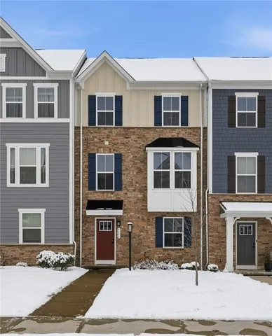 9002 Hickory Rd, Gibsonia, PA 15044