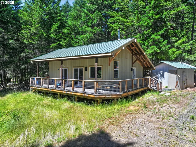 38 Meadows Loop, Lyle, WA 98635
