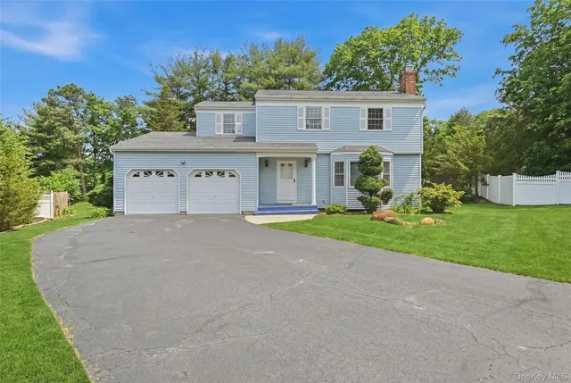 19 Sherwood Court, Ronkonkoma, NY 11779