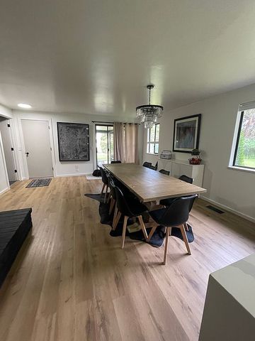 1005 NE Butler Market Rd, Bend, OR 97701